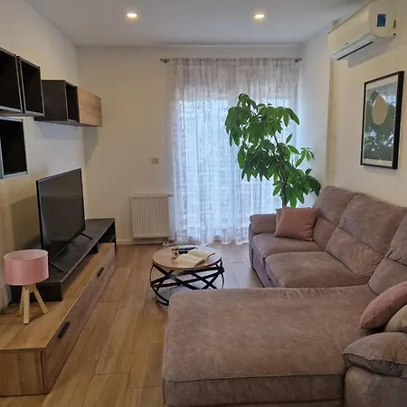 Dora - Comfortable In A Great Location Apartment *