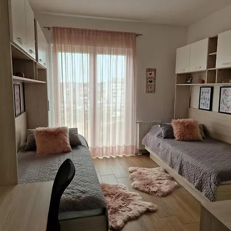 Dora - Comfortable In A Great Location