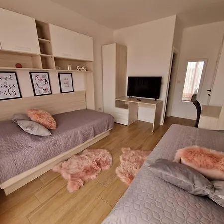 Dora - Comfortable In A Great Location Apartment *