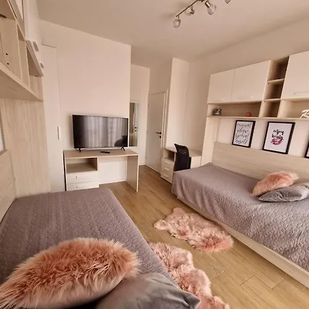 Dora - Comfortable In A Great Location Apartment Pula
