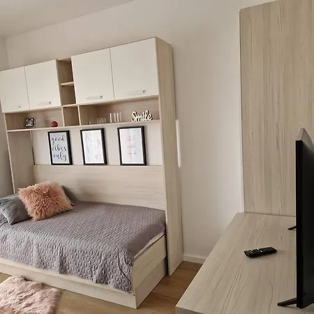 Dora - Comfortable In A Great Location Apartment