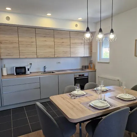 Dora - Comfortable In A Great Location Apartment
