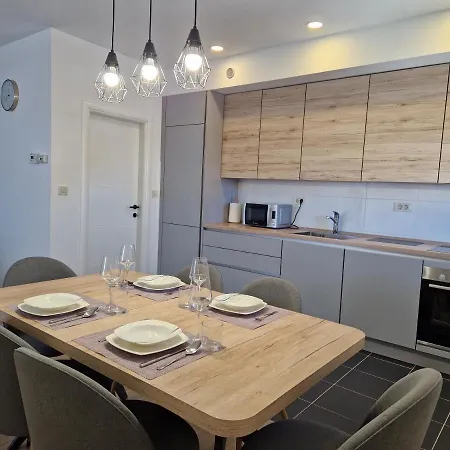 Apartment Dora - Comfortable In A Great Location *