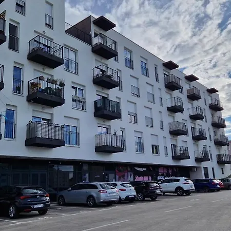 Dora - Comfortable In A Great Location