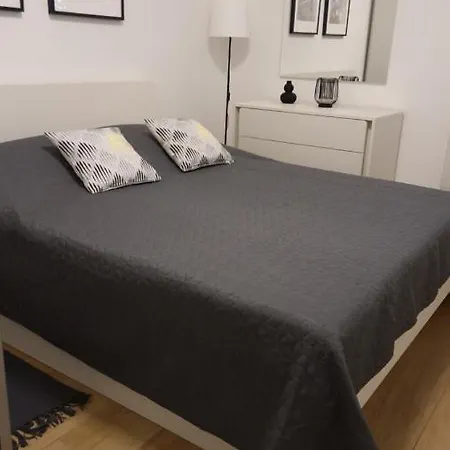 Dora - Comfortable In A Great Location Apartment
