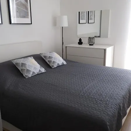 Dora - Comfortable In A Great Location Pula